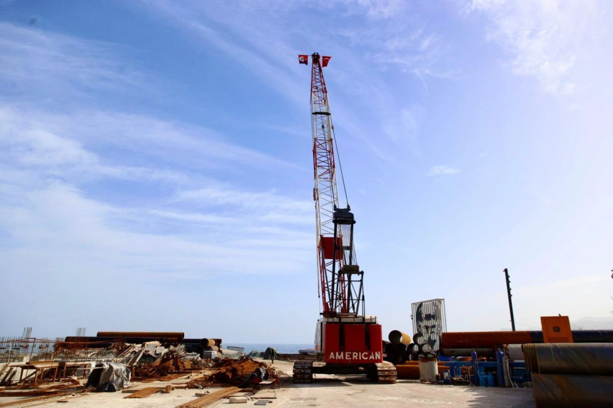 BAŞKAN G&Uuml;LER RIHTIMDAKİ &Ccedil;ALIŞMALARI İNCELEDİ