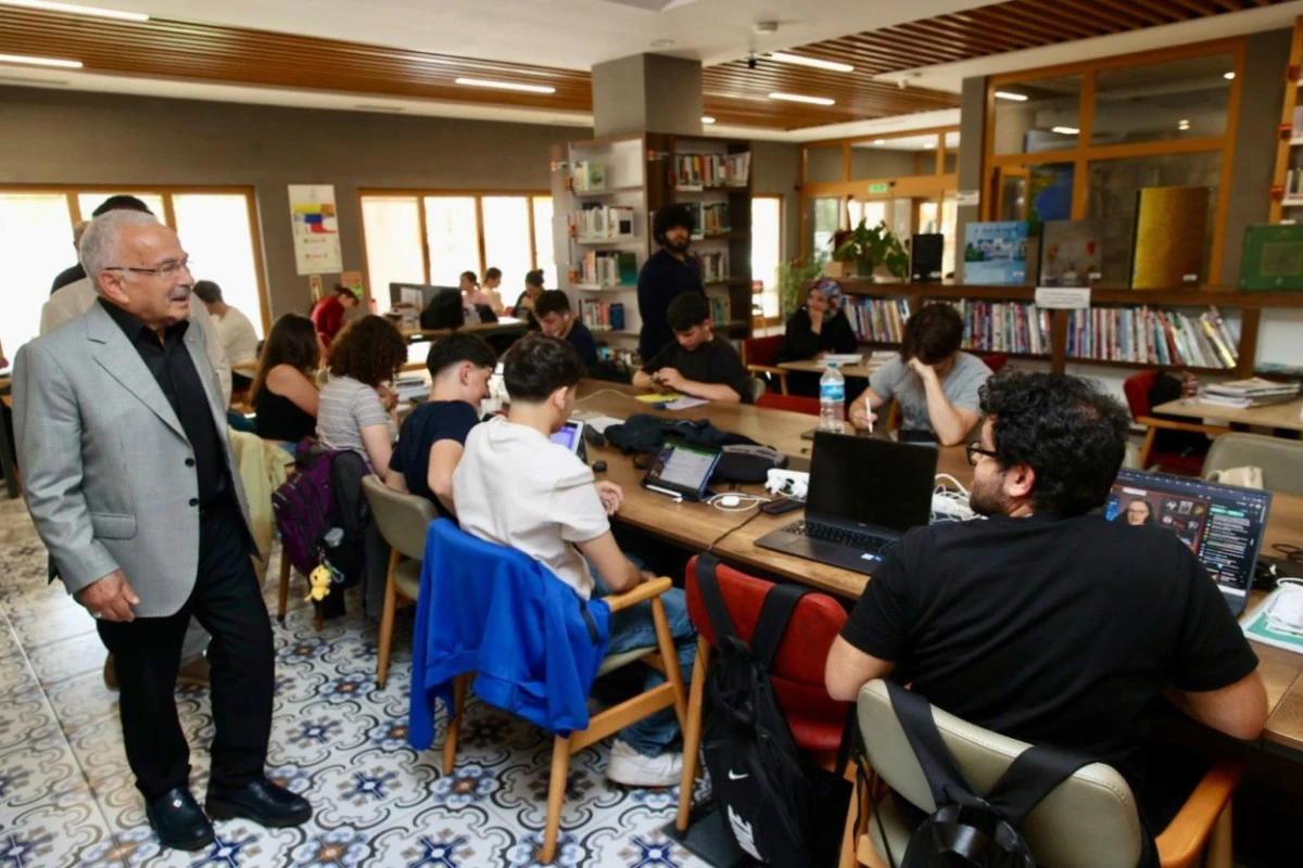 BAŞKAN G&Uuml;LER&rsquo;DEN SINAV &Ouml;NCESİ &Ouml;ĞRENCİLERE MORAL ZİYARETİ