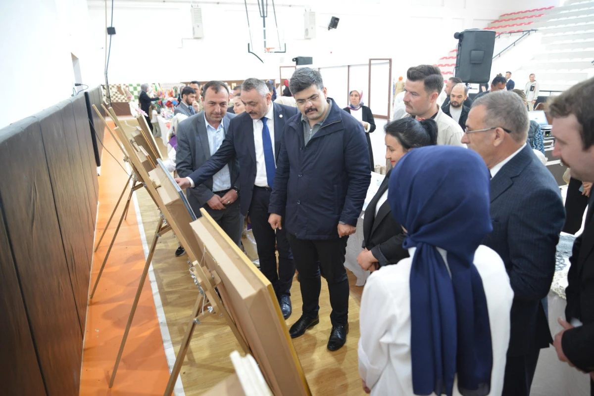 BİR YILIN EMEĞİ BU SERGİDE 