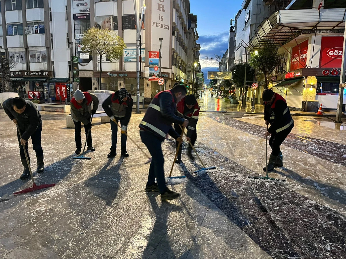 B&Uuml;Y&Uuml;KŞEHİR EKİPLERİ YAYALARIN G&Uuml;VENLİĞİ İ&Ccedil;İN SEFERBER