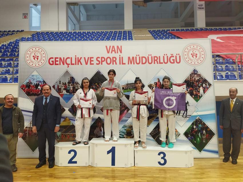 Büyükşehir Belediye Spor Kulübü Sporcuları Başarılara Doymuyor