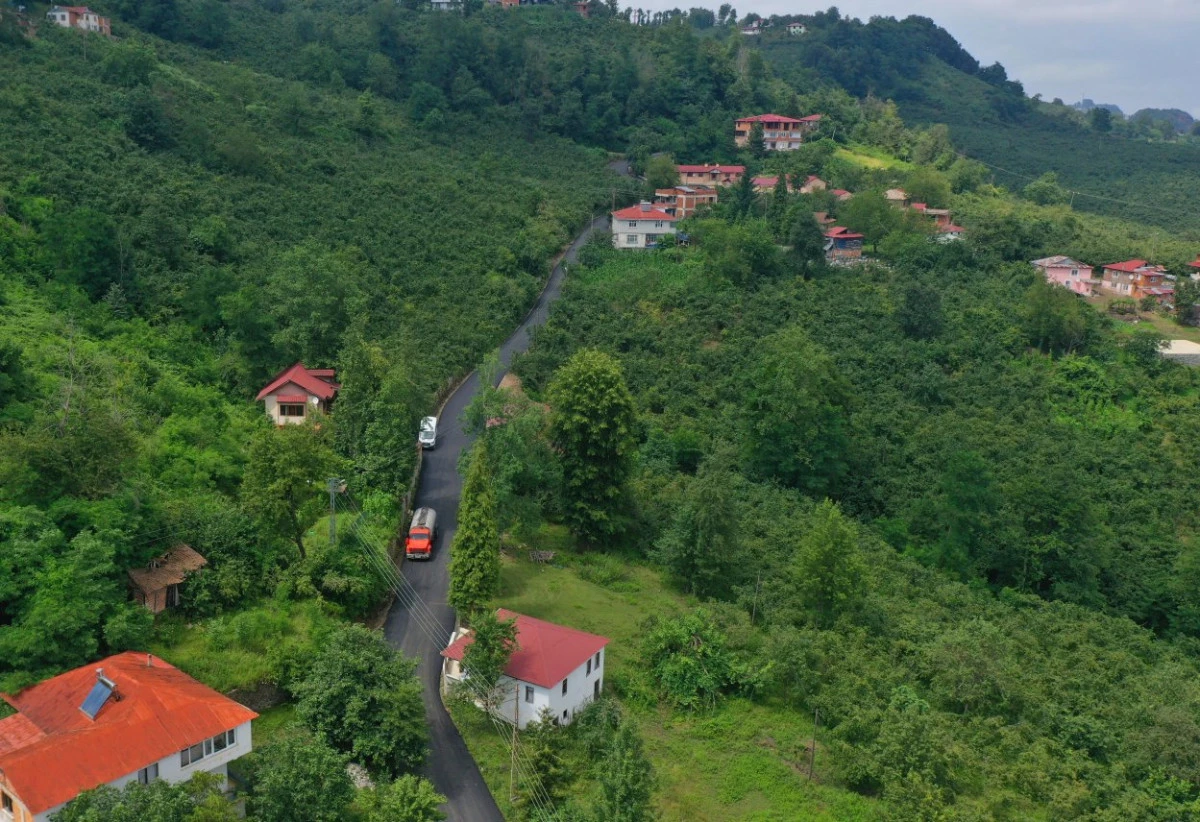 B&Uuml;Y&Uuml;KŞEHİRDEN YENİSAYACA&rsquo;YA SICAK ASFALT