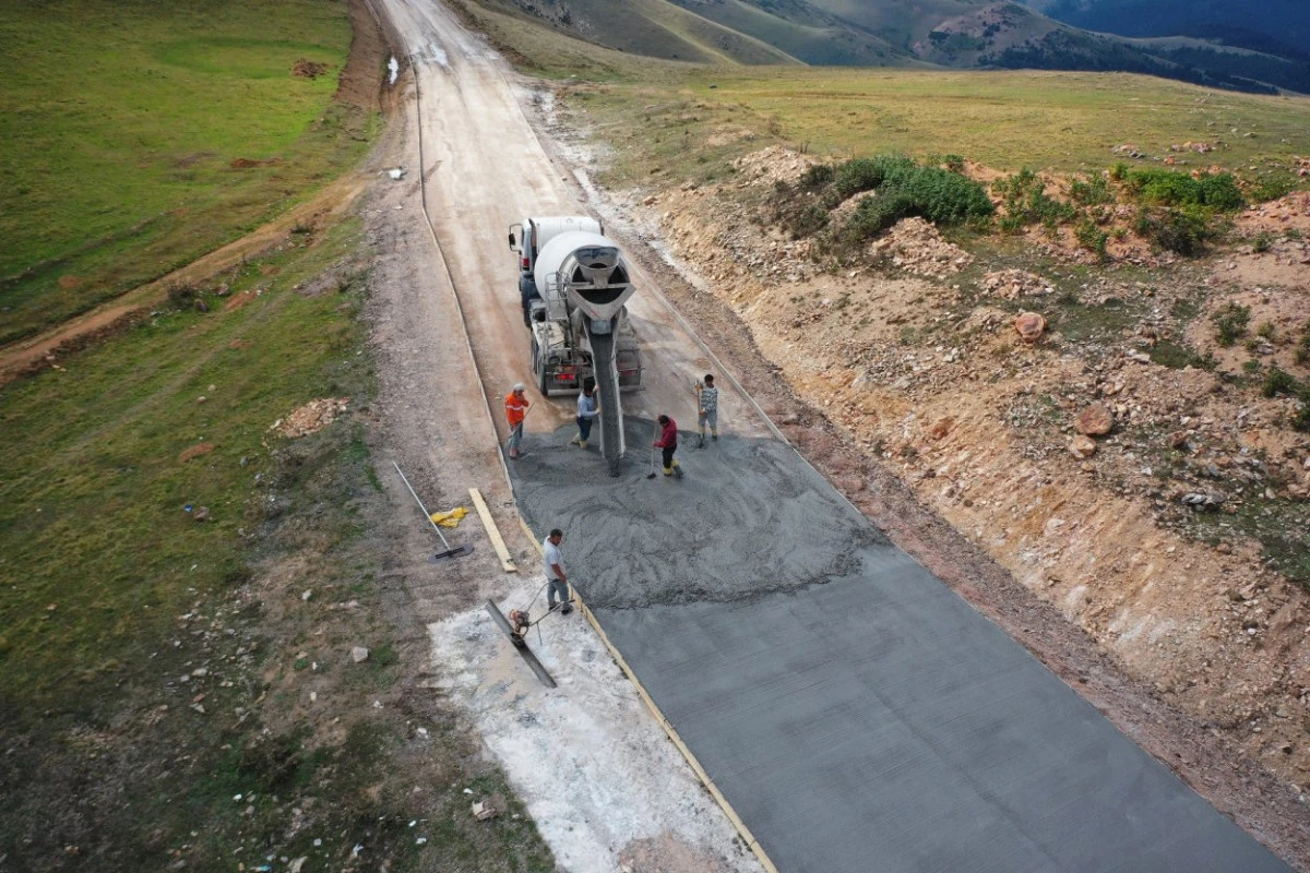 &Ccedil;AMBAŞI-MESUDİYE ARASINA BETON YOL