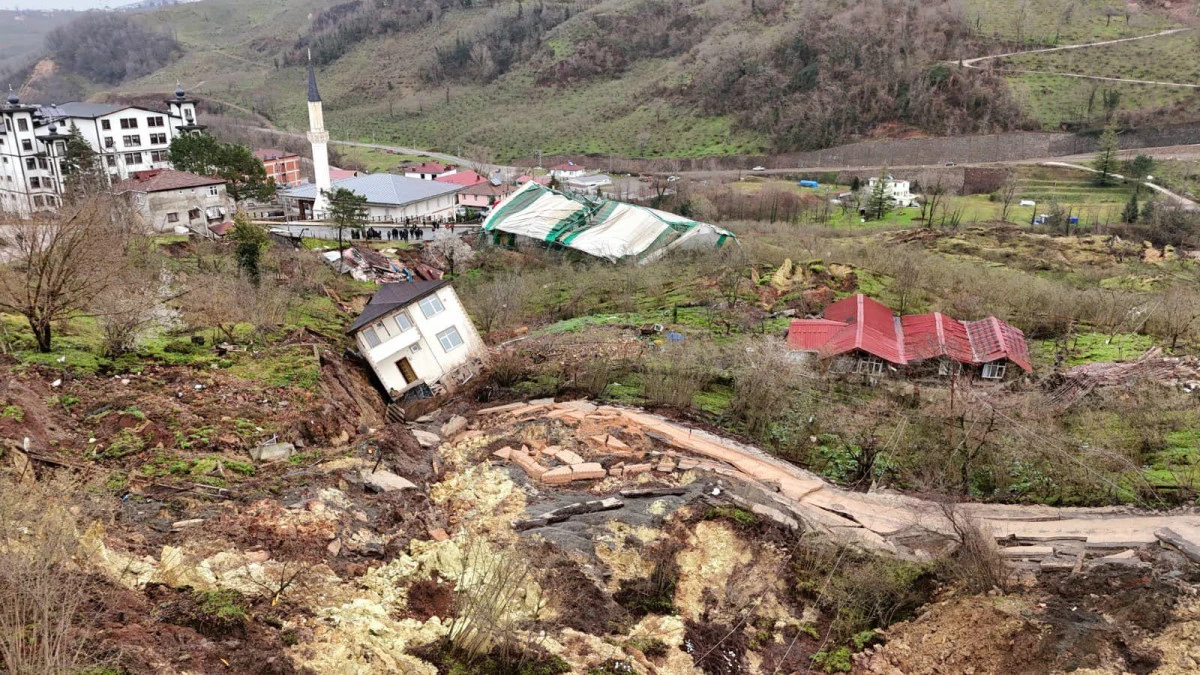 FATSA İSLAMDAĞ&rsquo;DA 100 D&Ouml;N&Uuml;M ARAZİDE HEYELAN MEYDANA GELDİ