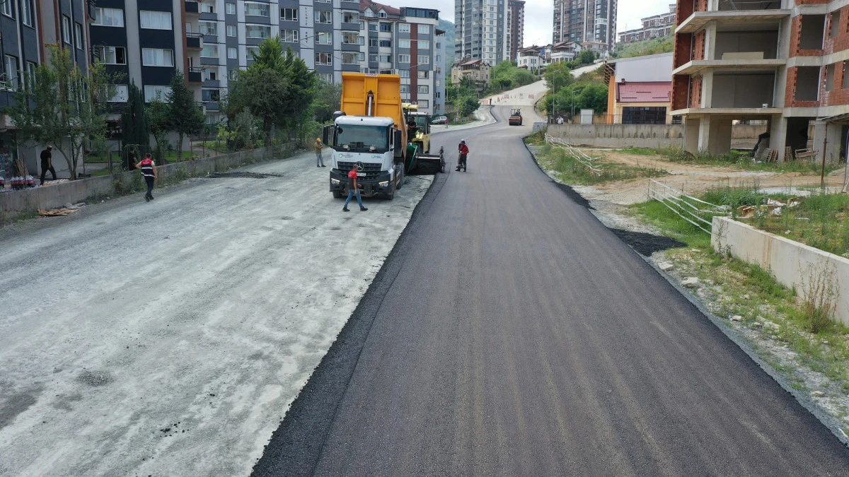 FATSA’DA ALT YAPISI GÜÇLENEN SOKAKLAR ASFALTLA TAÇLANDI