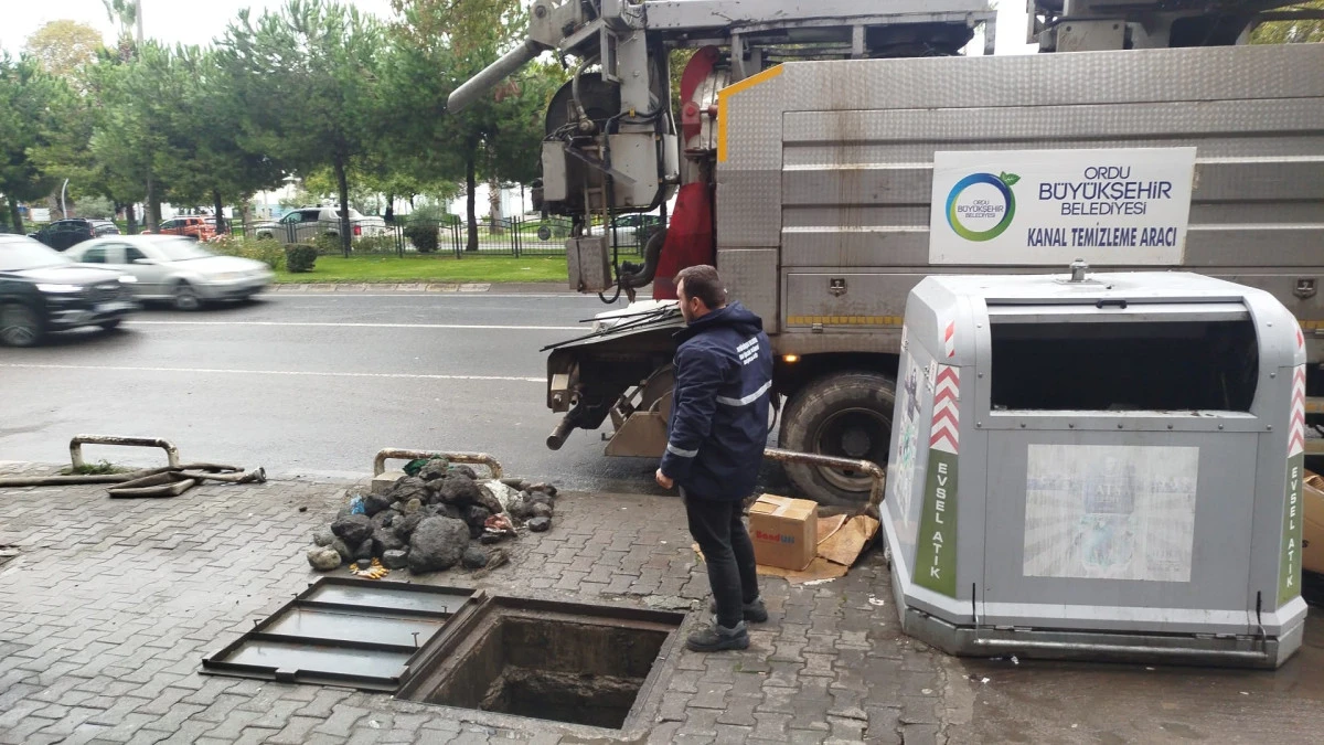 FATSA’DA ALTYAPIDA KAPSAMLI TEMİZLİK VE BAKIM ÇALIŞMASI YÜRÜTÜLÜYOR
