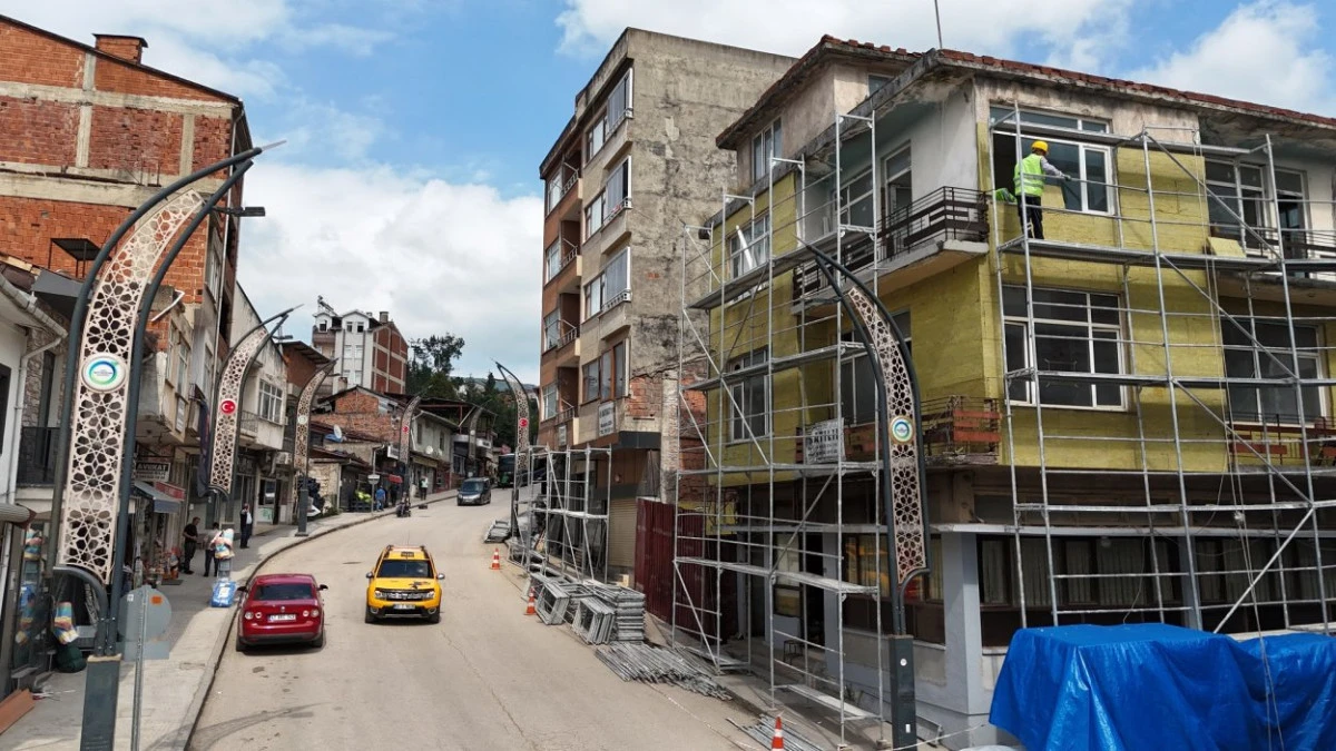 G&Ouml;LK&Ouml;Y&rsquo;DE 70 BİNA YENİ Y&Uuml;Z&Uuml;NE KAVUŞUYOR