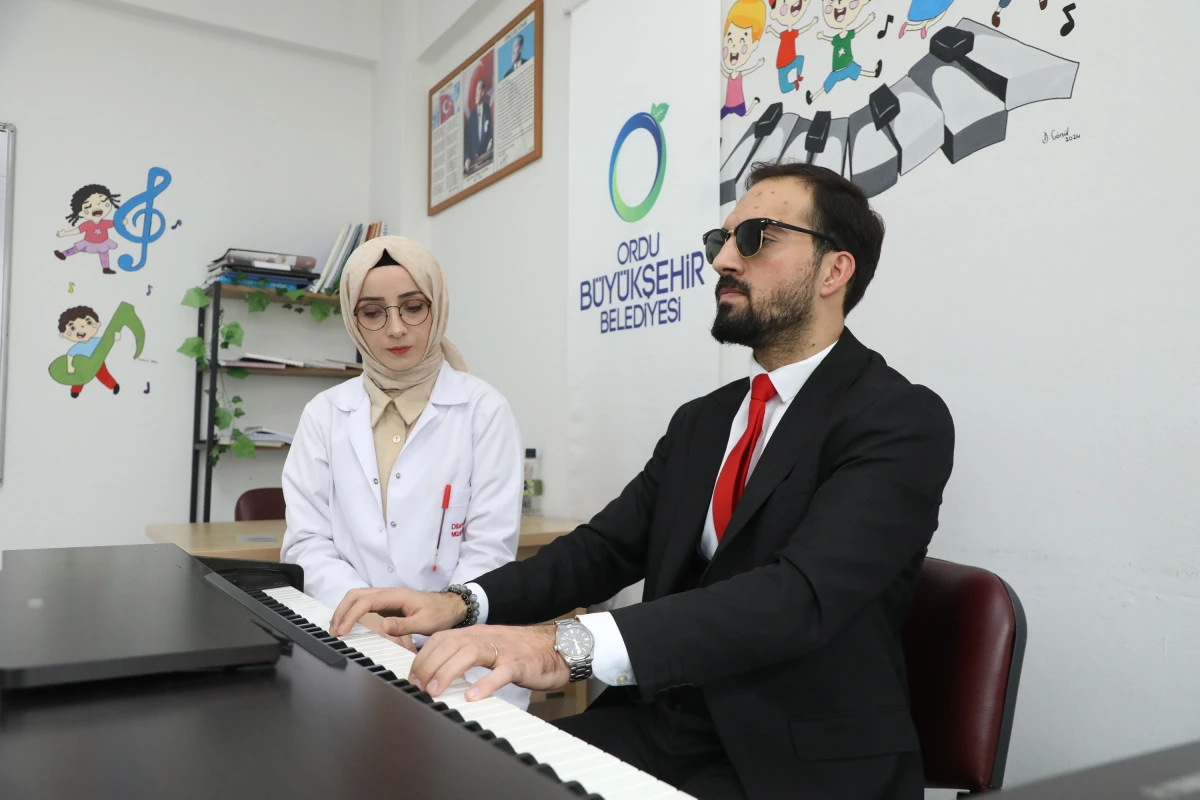 GÖRMEYEN GÖZLERLE DEĞİL, HİSSEDEN KALPLE ÇALIYOR