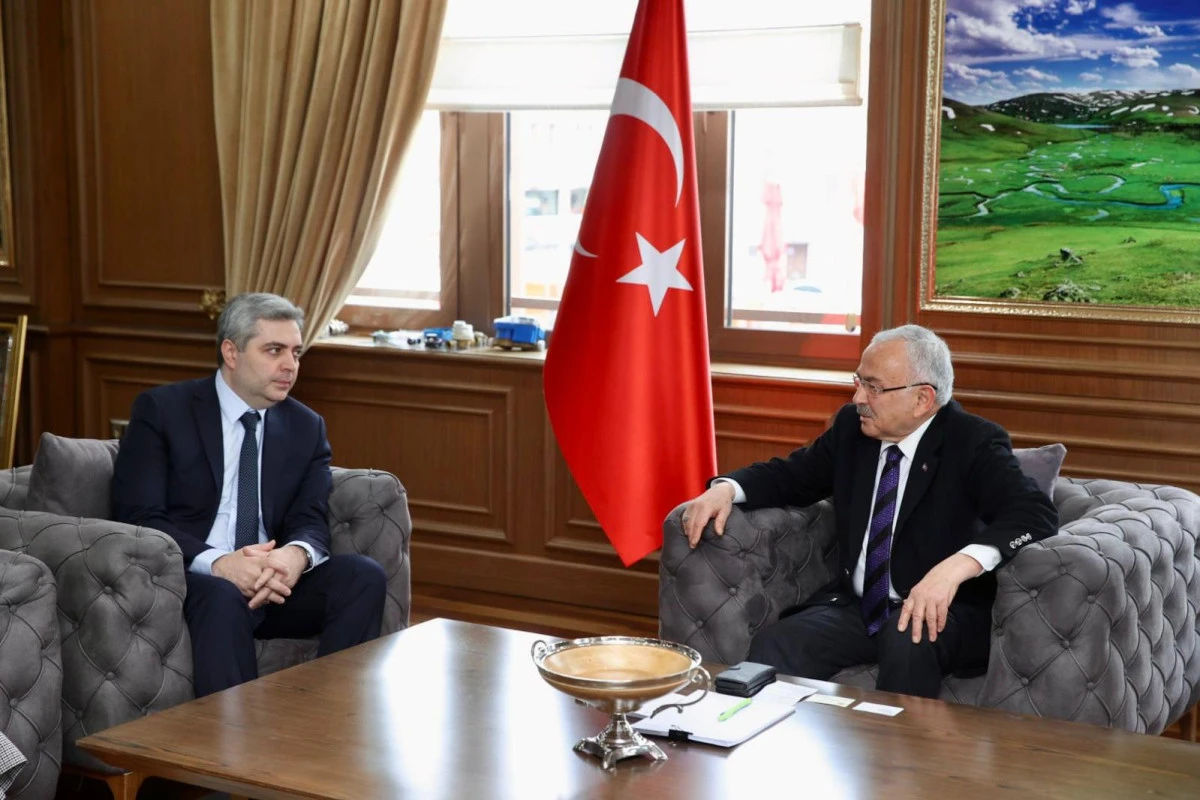 G&Uuml;RCİSTAN&rsquo;IN ANKARA B&Uuml;Y&Uuml;KEL&Ccedil;İSİ ARCHİL KALANDİA&rsquo;DAN BAŞKAN G&Uuml;LER&rsquo;E ZİYARET