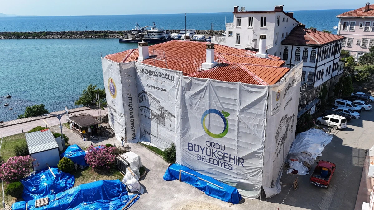 HAZNEDAROĞLU KONAĞINDA RESTORASYON TAM GAZ 