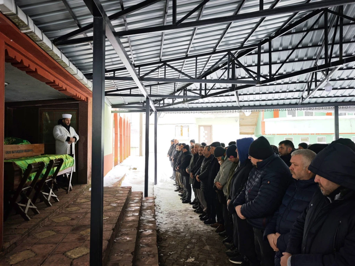 İki Saat Arayla Hayata Veda Eden Abi-Kardeş Birlikte Defnedildi