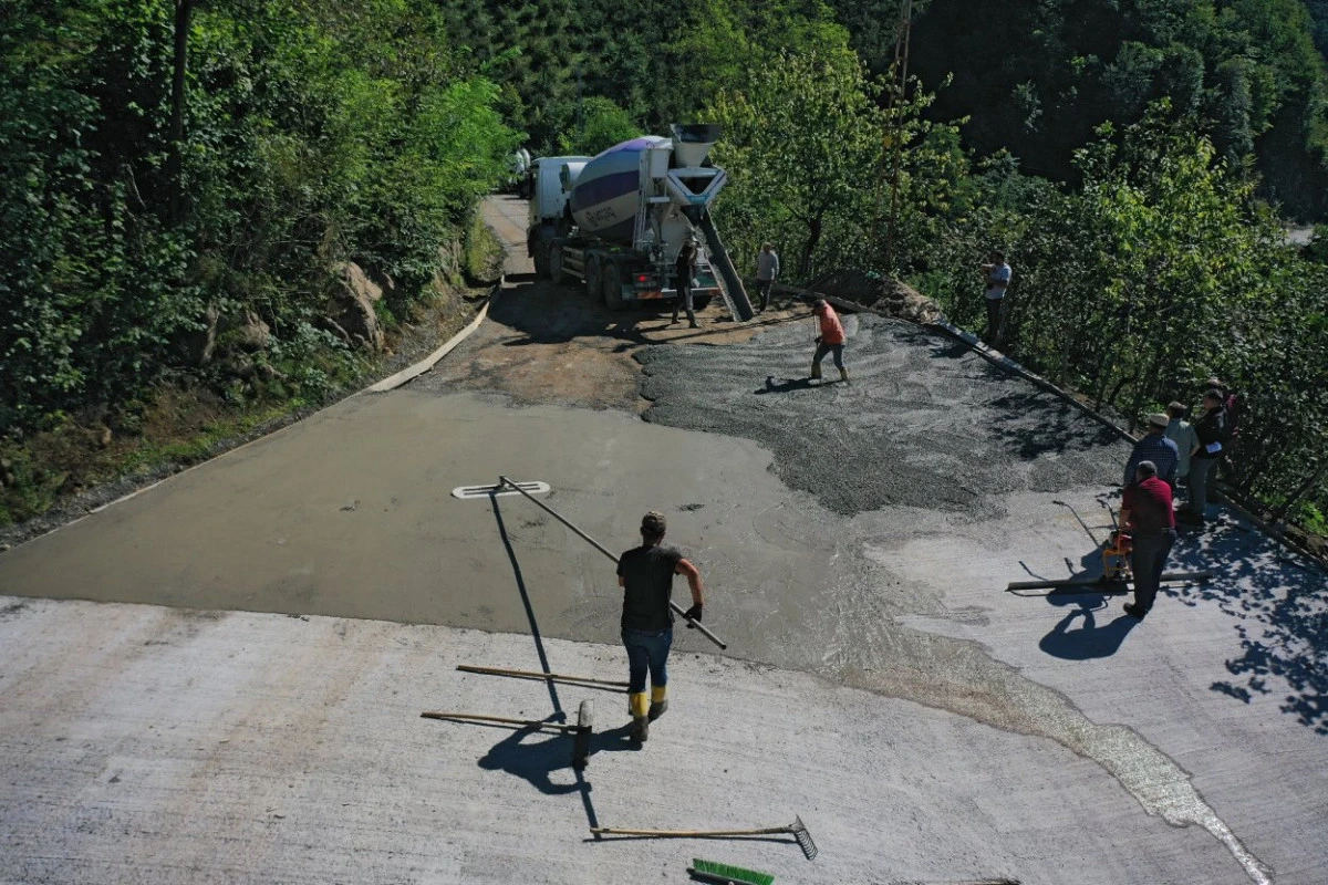 KABAD&Uuml;Z AKG&Uuml;NEY MAHALLESİNE BETON YOL