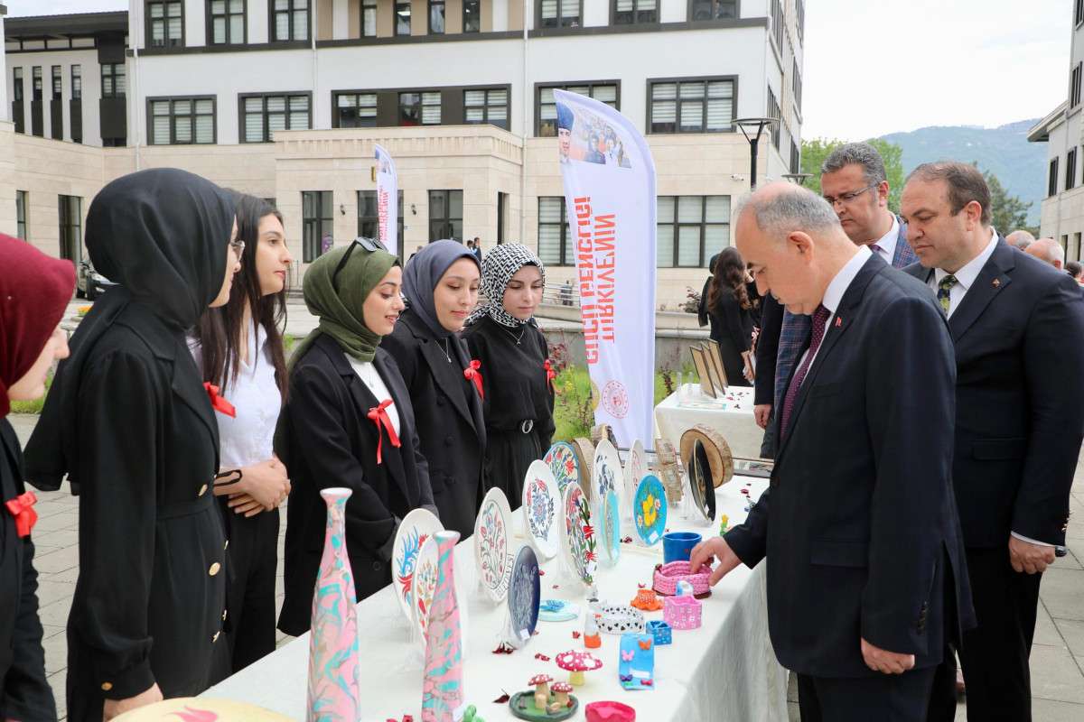 Kredi Yurtlar Kültür Sanat Sokağı Sergisi Açıldı