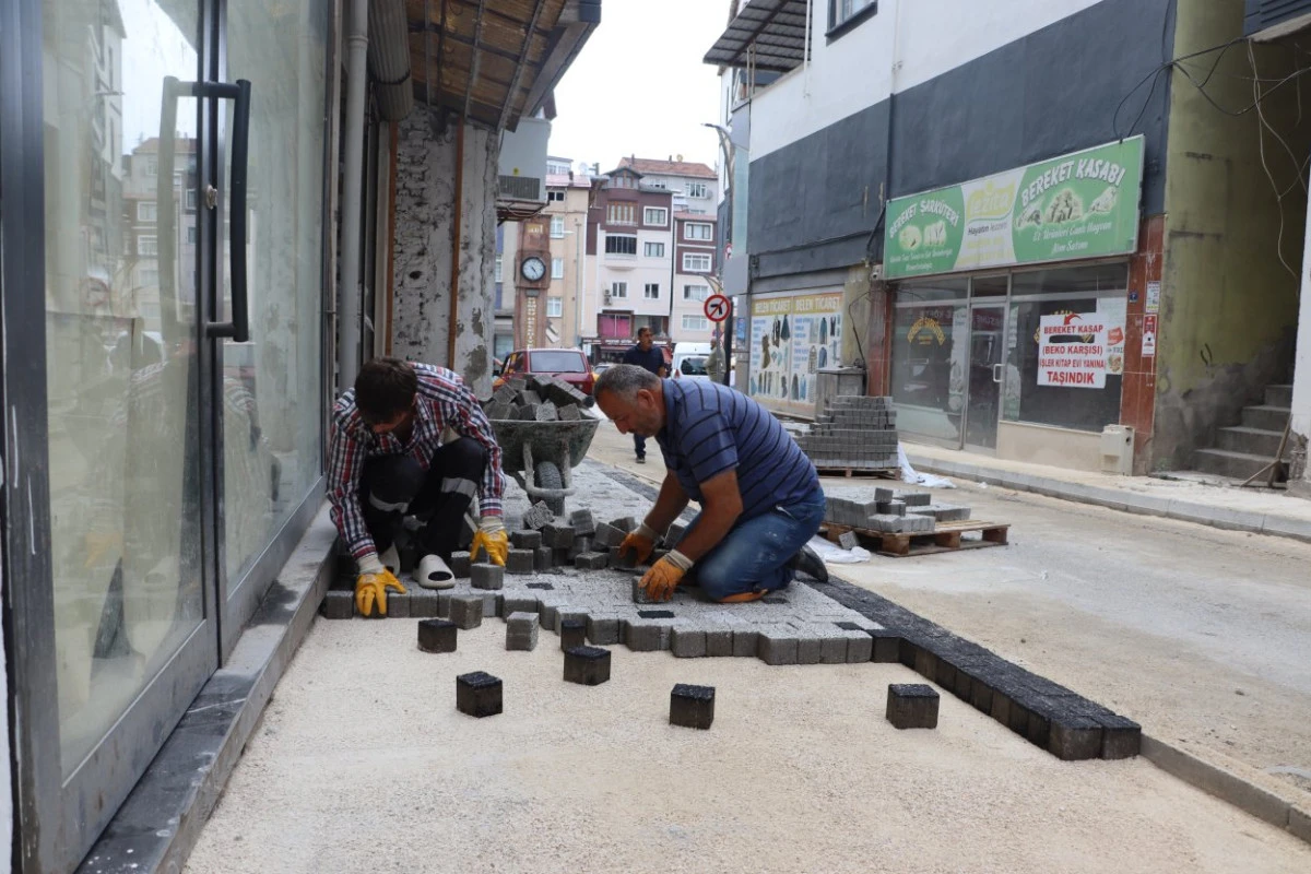 KUMRU KARACALI MAHALLESİ&rsquo;NDE KALDIRIM &Ccedil;ALIŞMASI