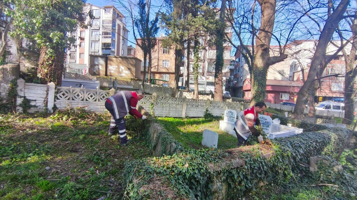 MEZARLIKLARDA BAYRAM TEMİZLİĞİ 