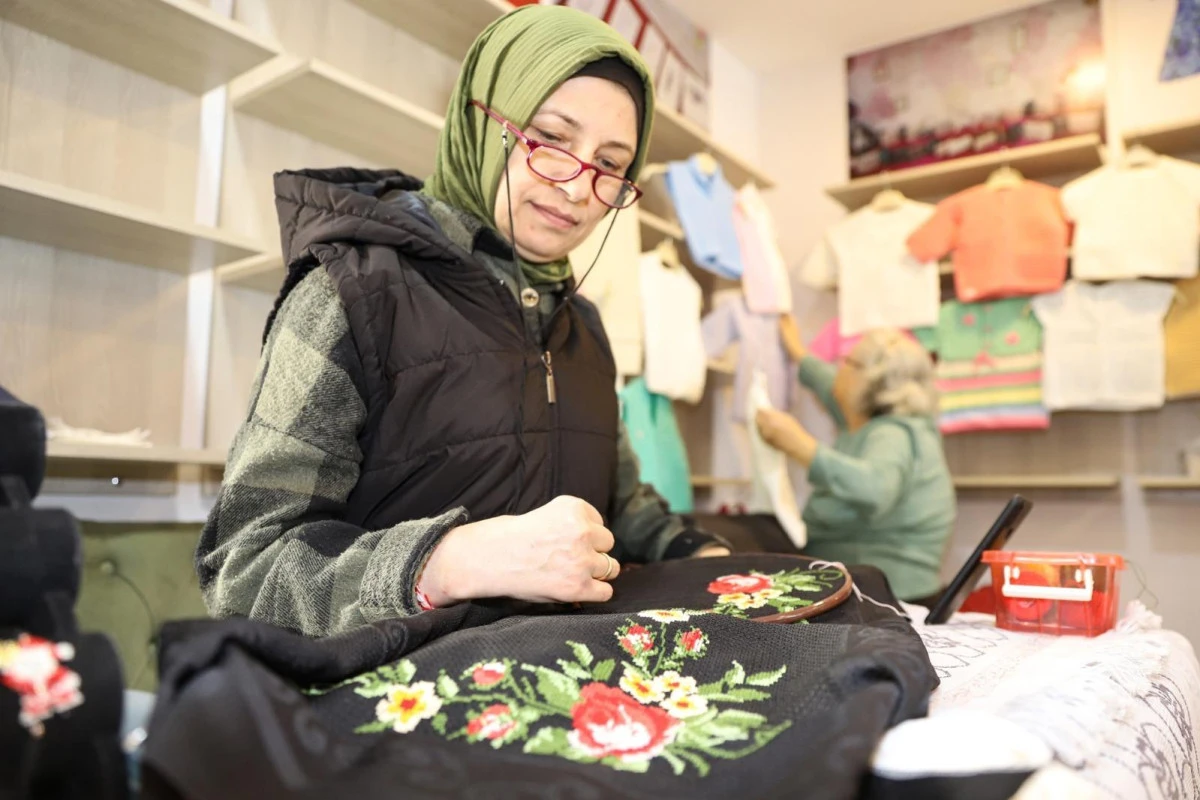 ORDULU KADINLAR, EL EMEĞİ &Ccedil;ARŞILARI İLE G&Uuml;&Ccedil;LENİYOR 