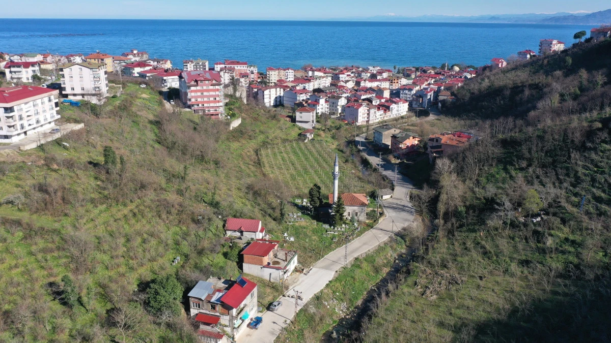 PERŞEMBE D&Uuml;Z MAHALLE BETON YOL KONFORUNA KAVUŞTU