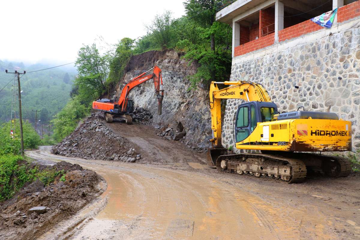 PERŞEMBE’DE YOLLAR GENİŞLETİLİYOR