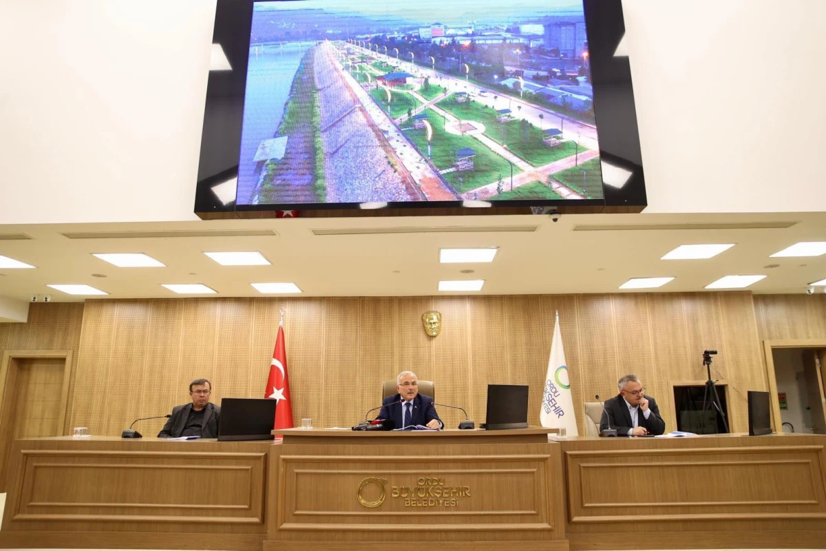 &ldquo;PERŞEMBE&rsquo;NİN TEPESİNE, FATSA VE &Uuml;NYE&rsquo;NİN KALBİNE &Ccedil;&Ouml;P D&Ouml;K&Uuml;L&Uuml;RKEN BU &Ccedil;EVRECİ ARKADAŞLAR NEREDEYDİ?&rdquo;