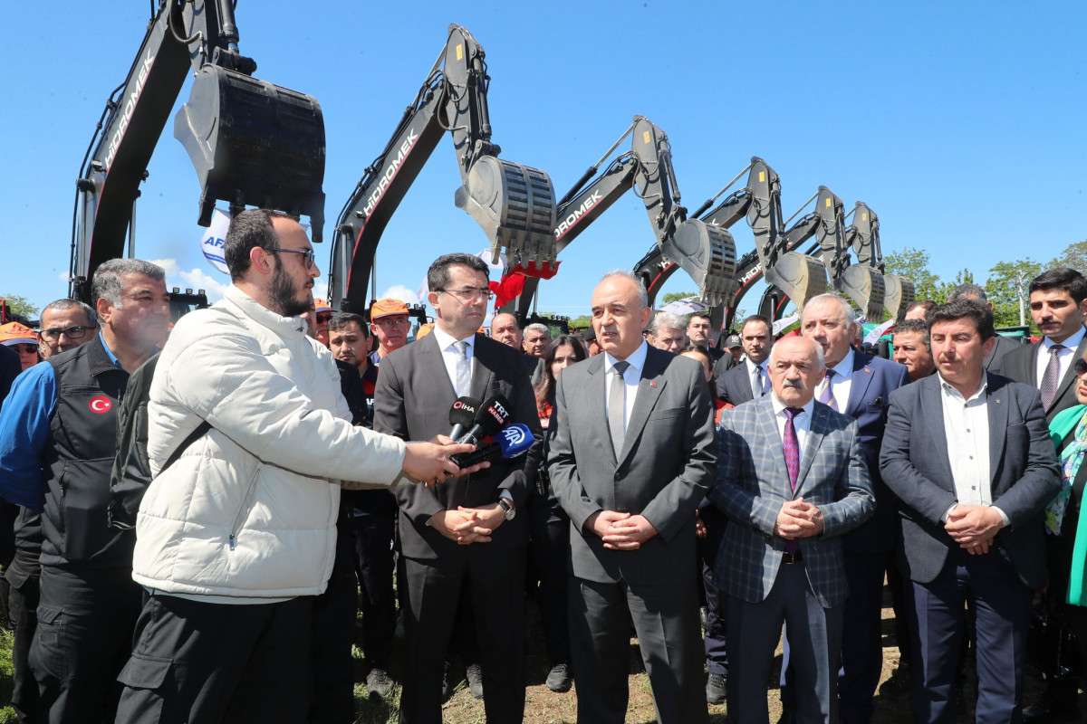 Sel Risklerini Azaltmada Kullanılacak 8 İş Makinesi Dere Islahına Başladı