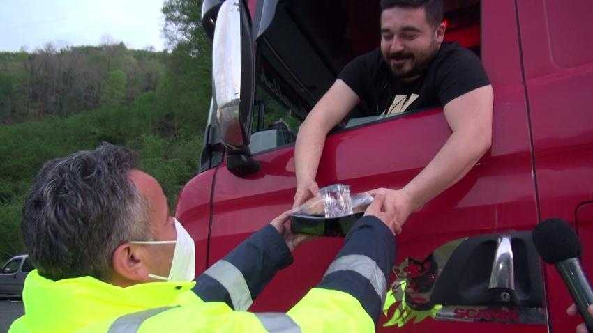Tır Şoförleri İftar Saatini Ordu’ya Göre Ayarlıyor
