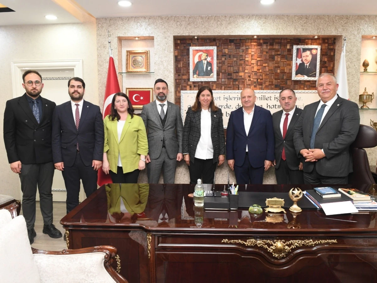 ÜNYE BELEDİYESİ’NE AK PARTİ GENEL MERKEZİNDEN ZİYARET: “ÜNYE HİZMETTE İLK GÜNKÜ AŞKLA YOLUNA DEVAM EDİYOR”