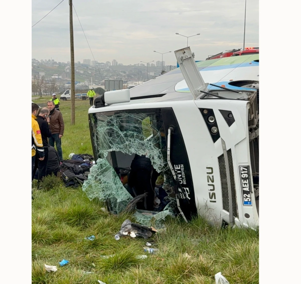 &Uuml;nye Fen Lisesi &ouml;ğrencileri Samsun&rsquo;da kaza yaptı; 15 yaralı