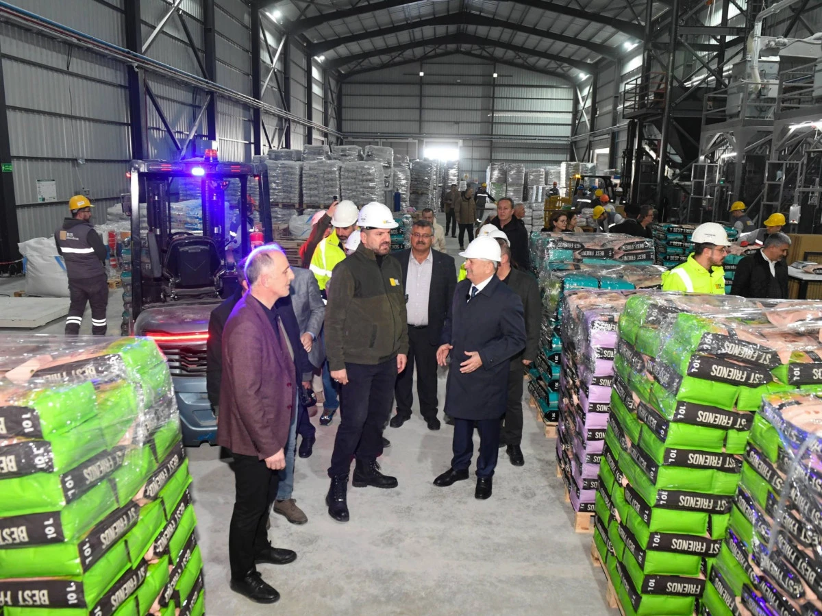 &Uuml;NYE OSB&rsquo;DE FABRİKALAR Y&Uuml;KSELİYOR, İSTİHDAM ARTIYOR