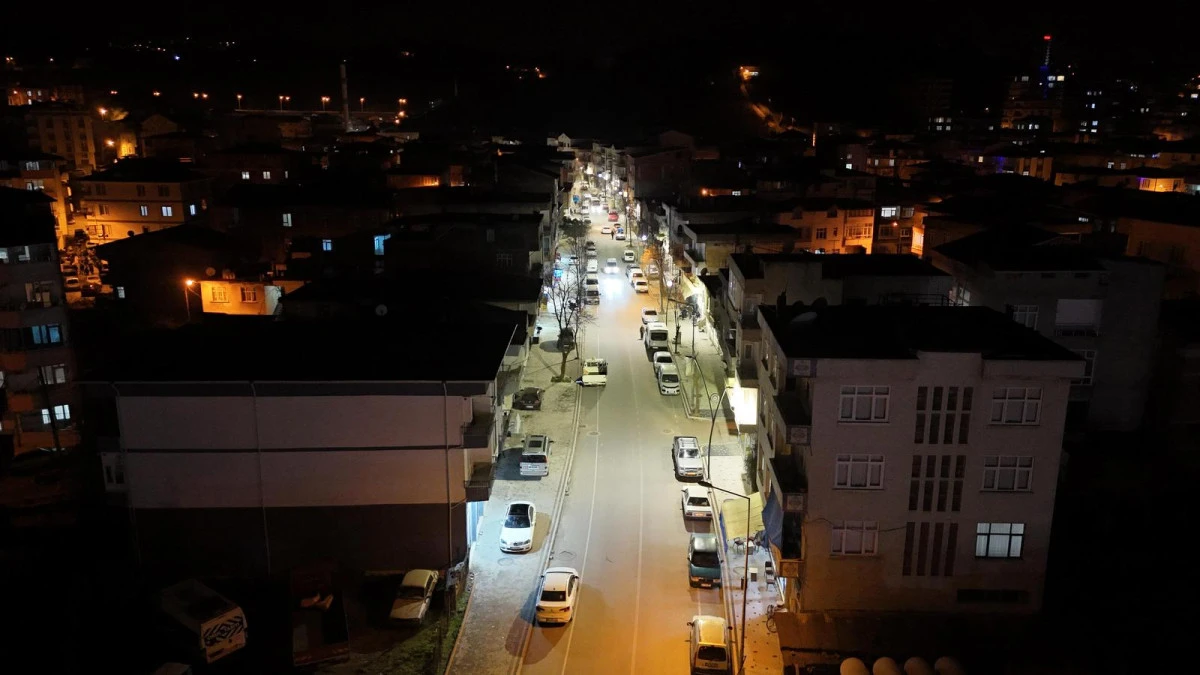 &Uuml;NYE S&Ouml;Ğ&Uuml;TL&Uuml; SOKAK IŞIL IŞIL 