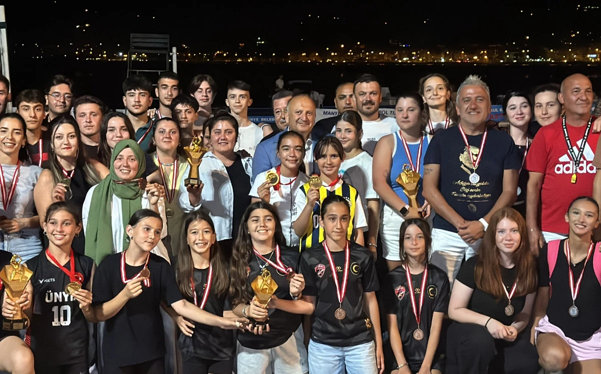 ÜNYE’DE BASKETBOL VE VOLEYBOL HEYECANI NEFES KESTİ