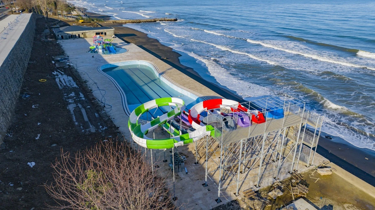 &Uuml;NYE&rsquo;DE B&Ouml;LGENİN EN B&Uuml;Y&Uuml;K AQUAPARK&rsquo;I TAMAMLANIYOR