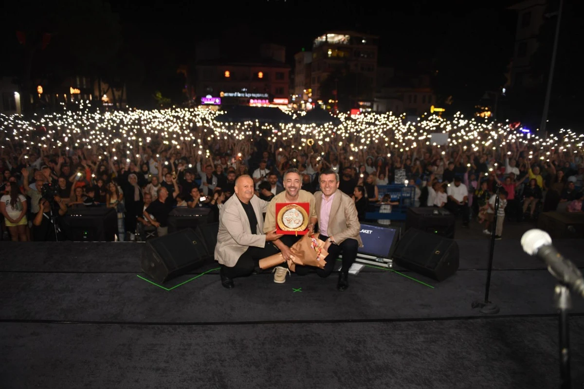 &Uuml;NYE'DE FESTİVAL COŞKUSU 