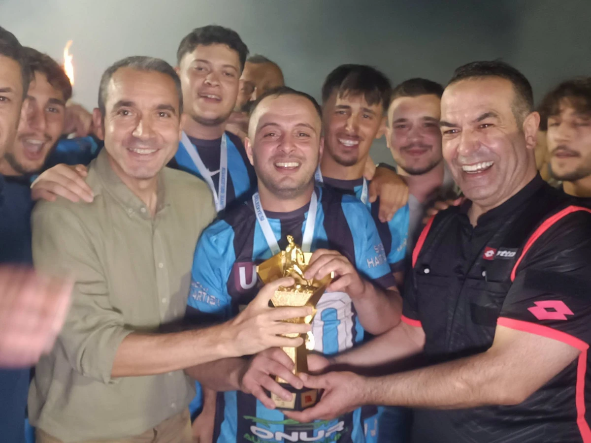 &Uuml;NYE'DE GELENEKSEL MANYETİK KUM FUTBOL TURNUVASI'NDA ŞAMPİYON BELLİ OLDU