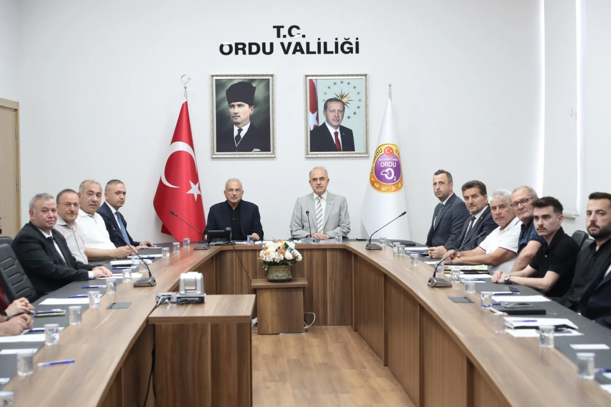 Vali Erol, Ağa&ccedil;, Orman ve Mobilya Sekt&ouml;r&uuml; Temsilcileri İle Bir Araya Geldi 