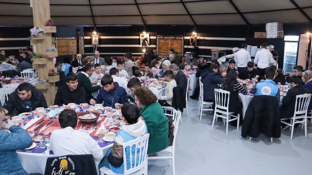 Vali Erol, Devletimizin Koruması ve Bakımı Altındaki &Ccedil;ocuklarla İftar Yaptı