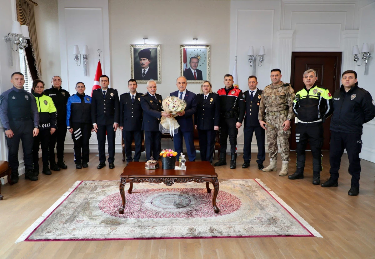 Vali Erol, Emniyet Teşkilatı Mensuplarının G&uuml;n&uuml;n&uuml; Kutladı