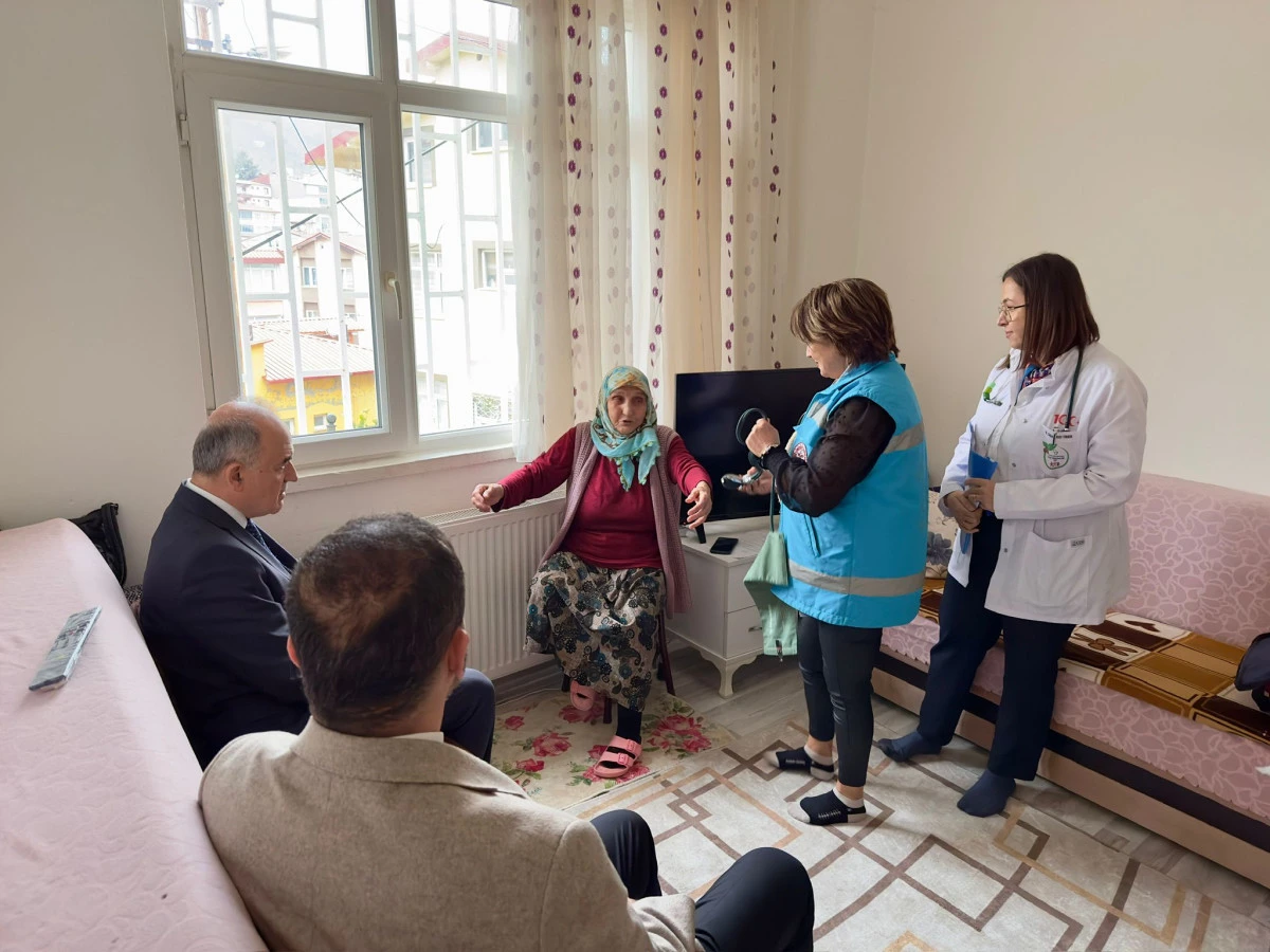 Vali Erol, Evde Sağlık Hizmetinden Yararlanan Vatandaşlarımıza Hane Ziyaretinde Bulundu