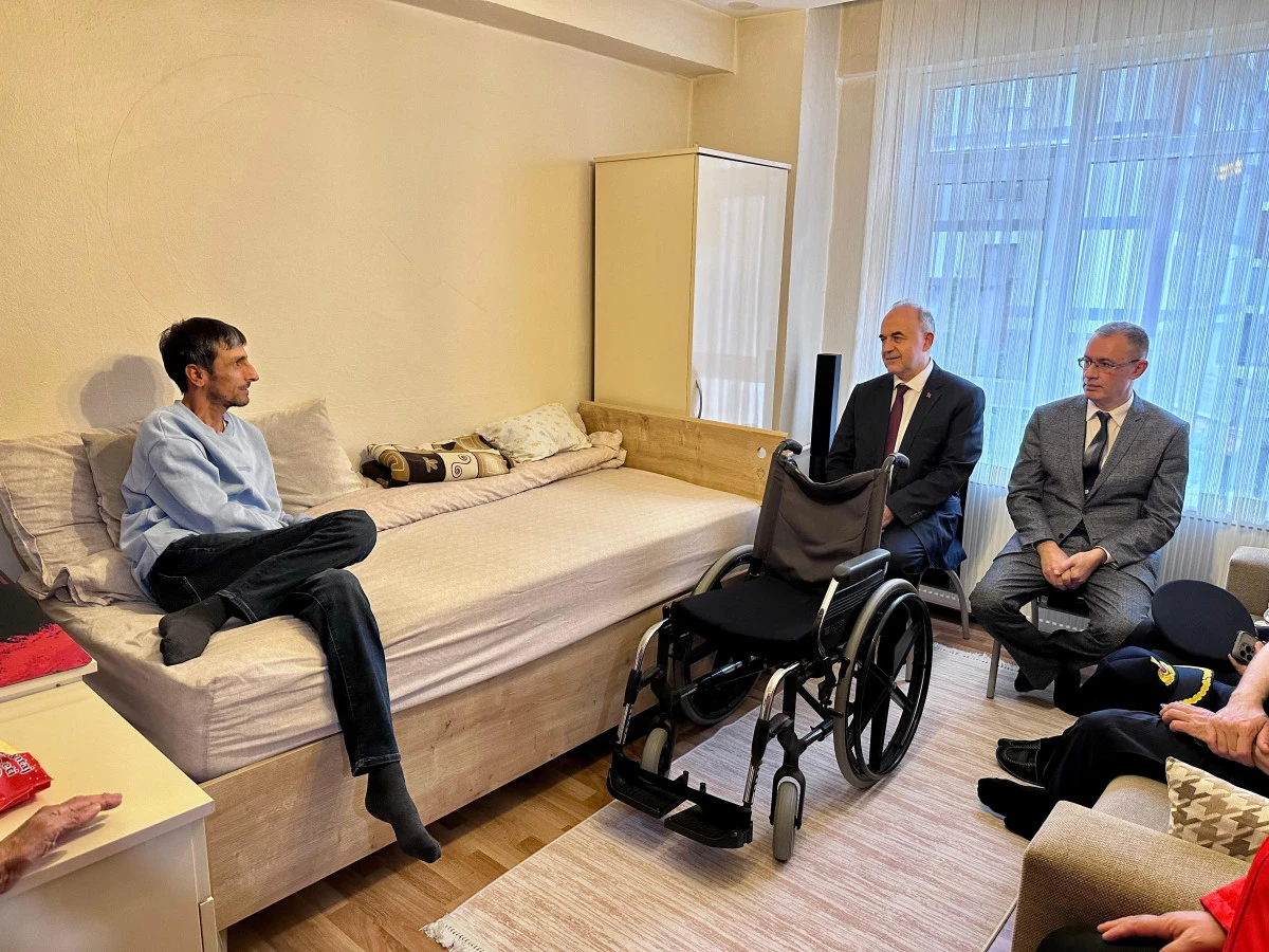 Vali Erol, Gazilerimizi Evlerinde Ziyaret Etti