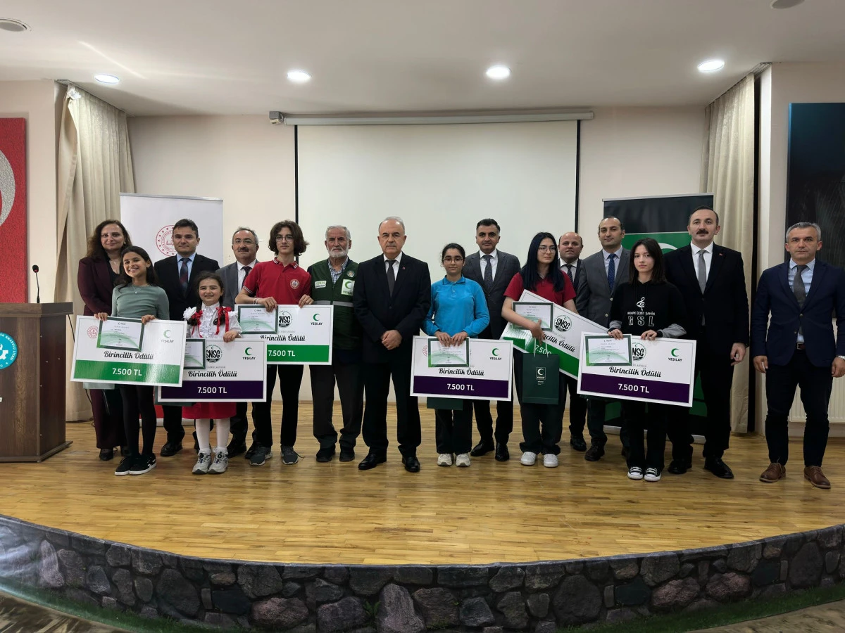 Vali Erol, &Ouml;d&uuml;l T&ouml;renine Katıldı 