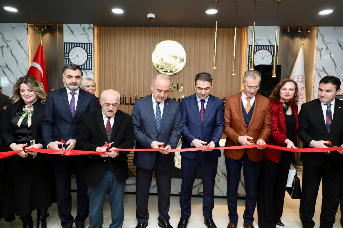 Vali Erol, &ldquo;Sanatın Diliyle Değerlerimiz&rdquo; Temalı Serginin A&ccedil;ılışına Katıldı