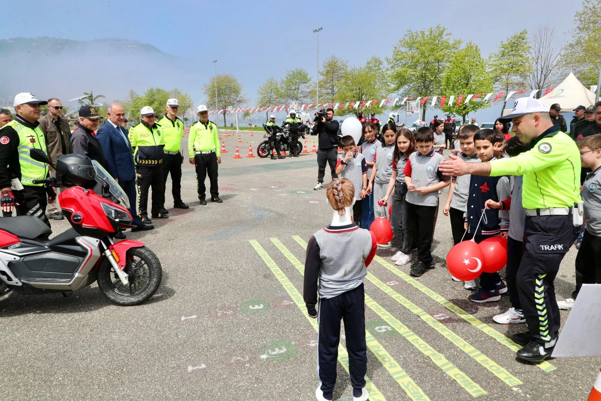 Vali Erol, Trafik Haftası Kapsamında Yapılan Etkinliğe Katıldı