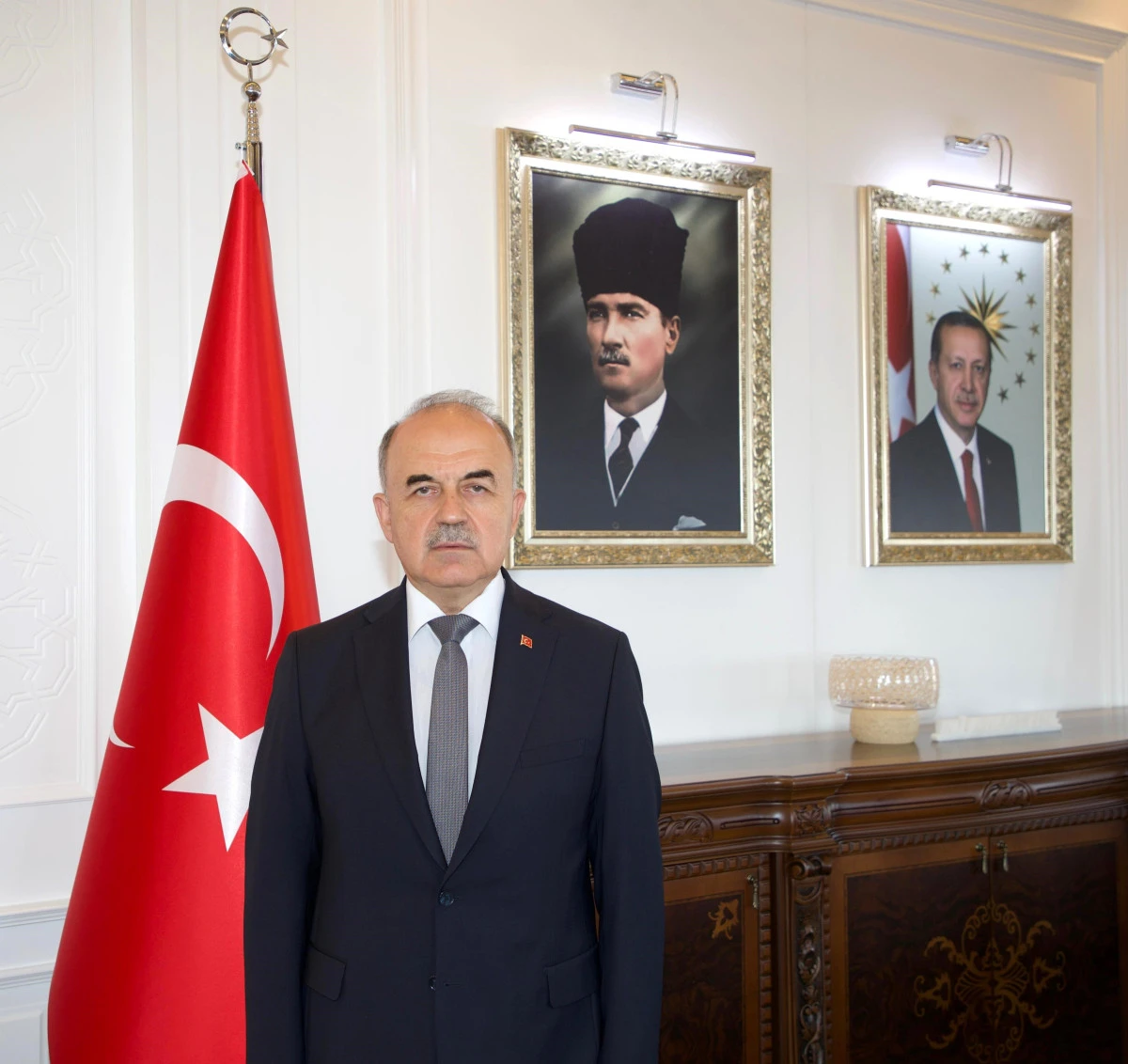 Vali Muammer EROL&rsquo;un 1 Mayıs Emek ve Dayanışma G&uuml;n&uuml; Mesajı