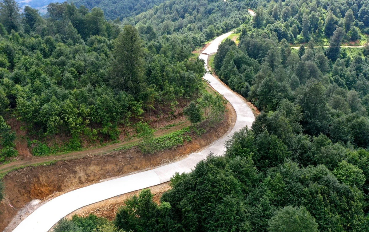 YEŞİL YOL&rsquo;DA BETON YOL &Ccedil;ALIŞMALARI S&Uuml;R&Uuml;YOR