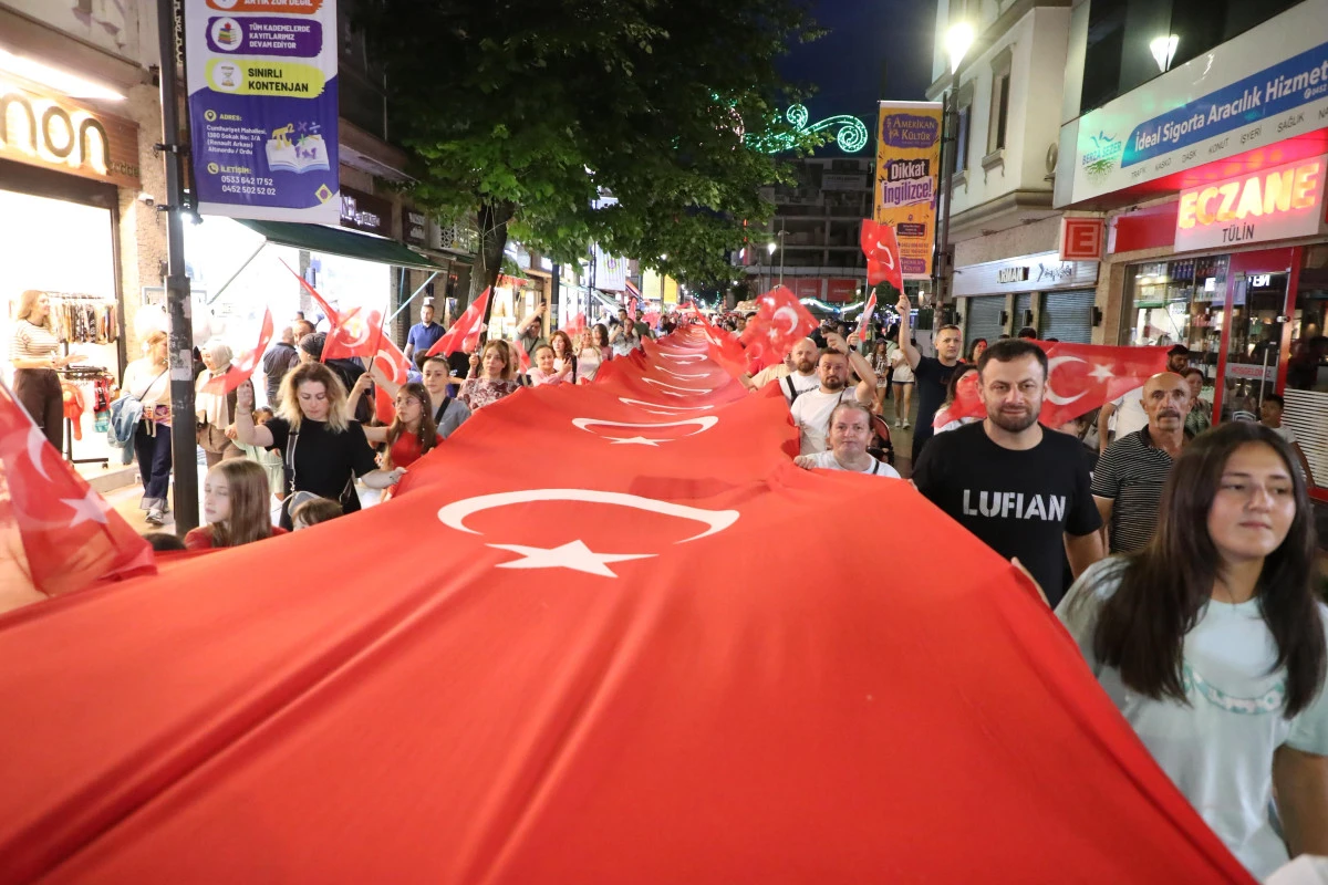 Zafer Y&uuml;r&uuml;y&uuml;ş&uuml; ve Konser Etkinliği Yapıldı 